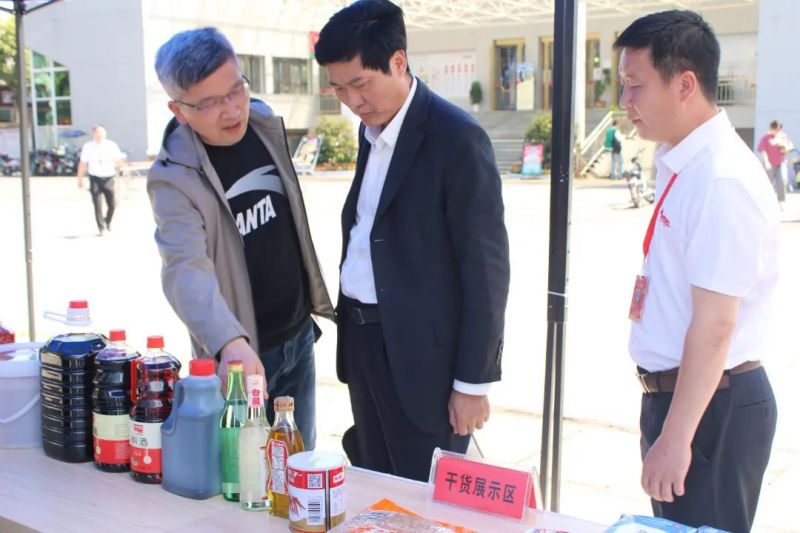 湖南鐘情餐飲管理有限責任公司,餐飲管理,鐘情餐飲管理,團體膳食,大學食堂,學院食堂,學校餐飲